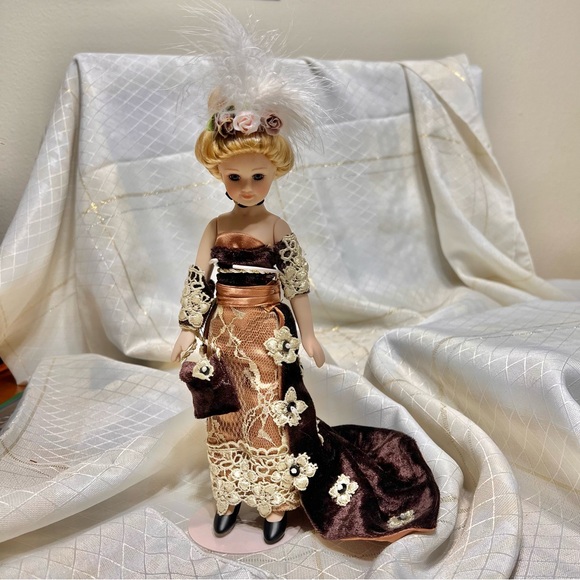 Victorian Porcelain Delton Doll, Collectible Dolls - Picture 1 of 8